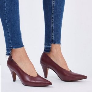 JESSIE V-Cut Mid Heel Shoes